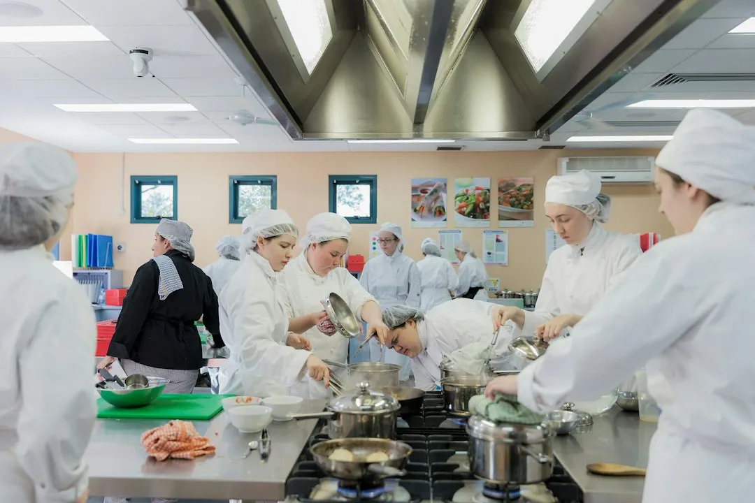 餐饮管理服务商如何通过标准化运营体系提升食堂食品安全水平正文配图 2